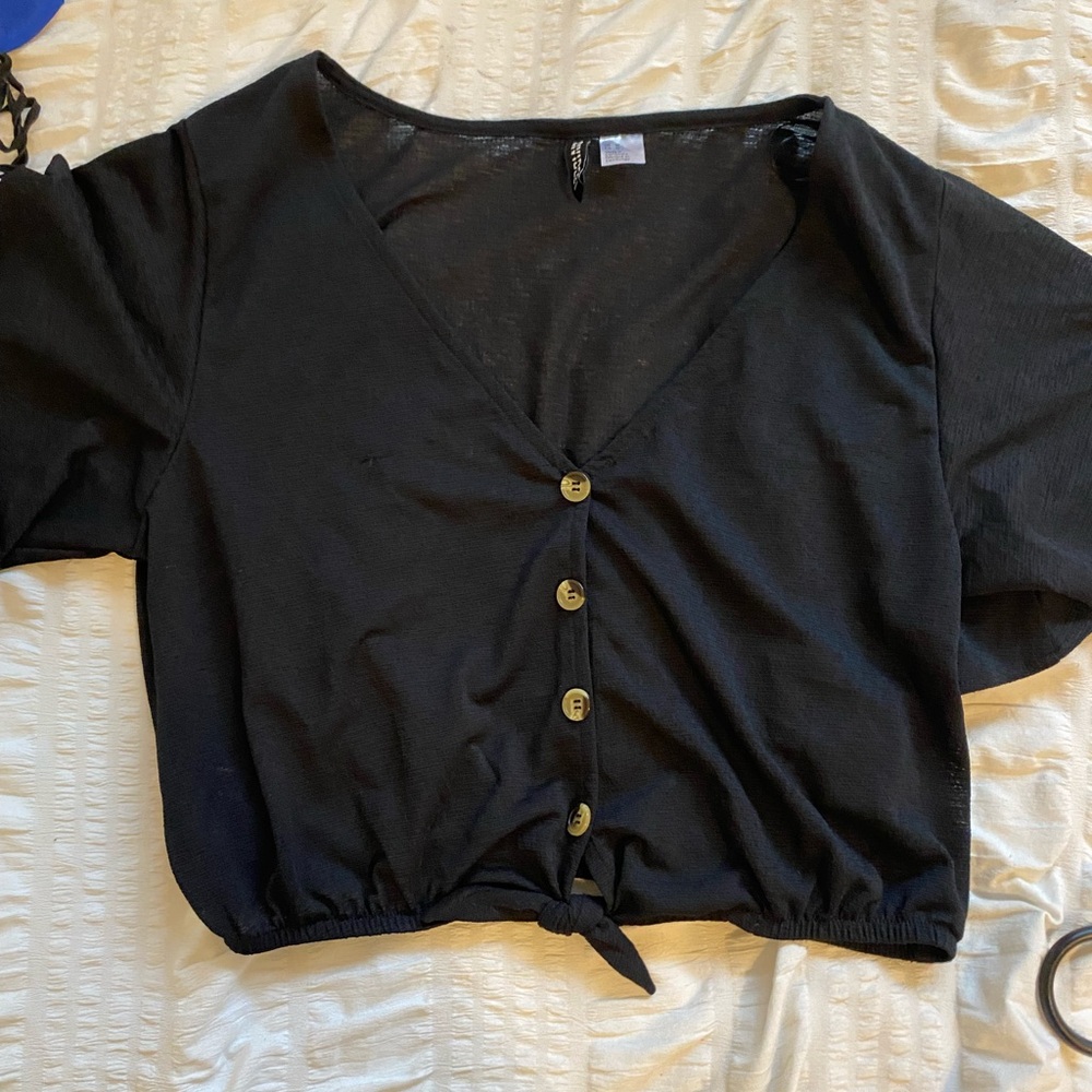 Black loose cropped buttoned up shortsleeved top